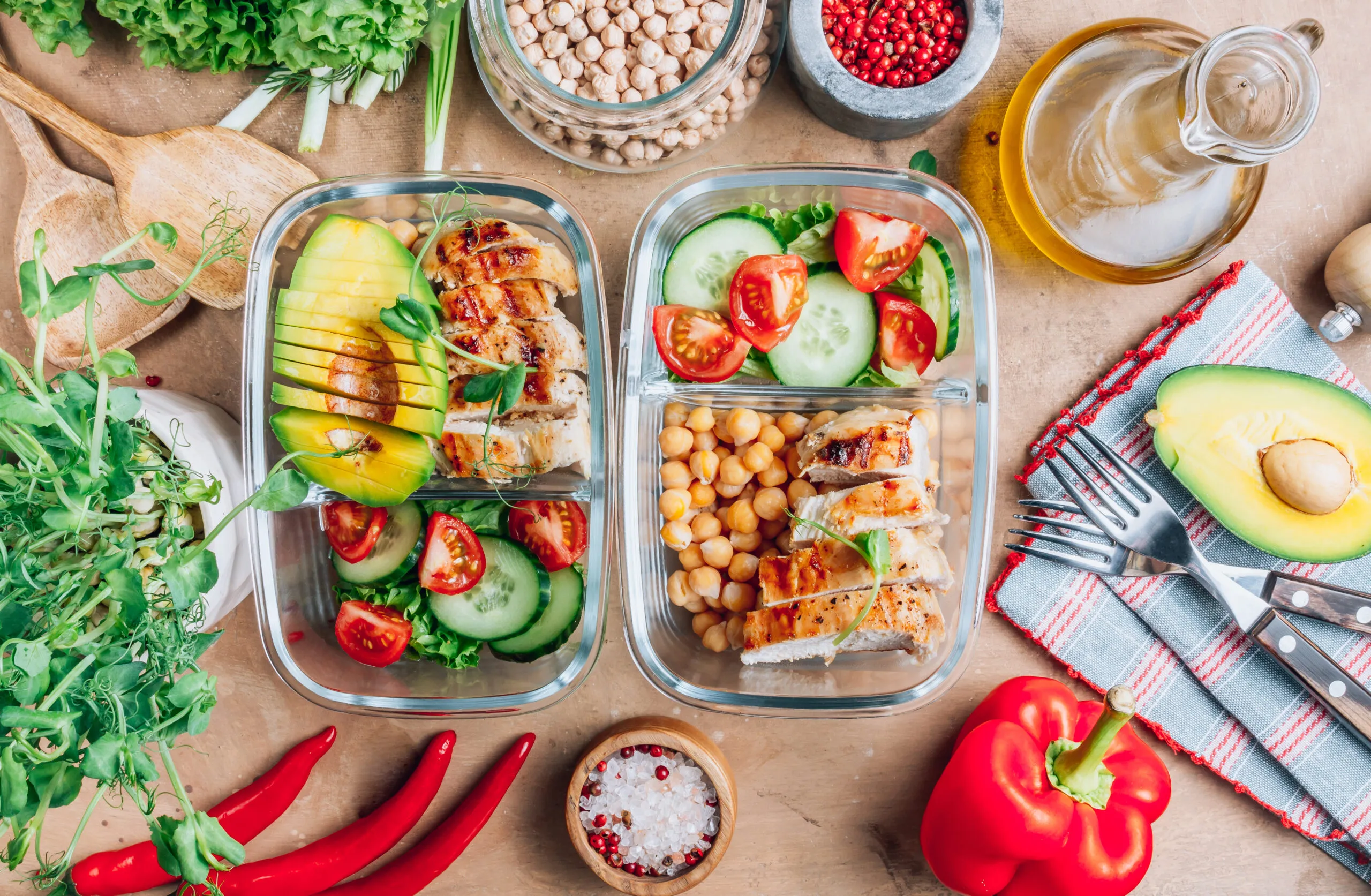 Single-portion meal containers for solo weekly plan