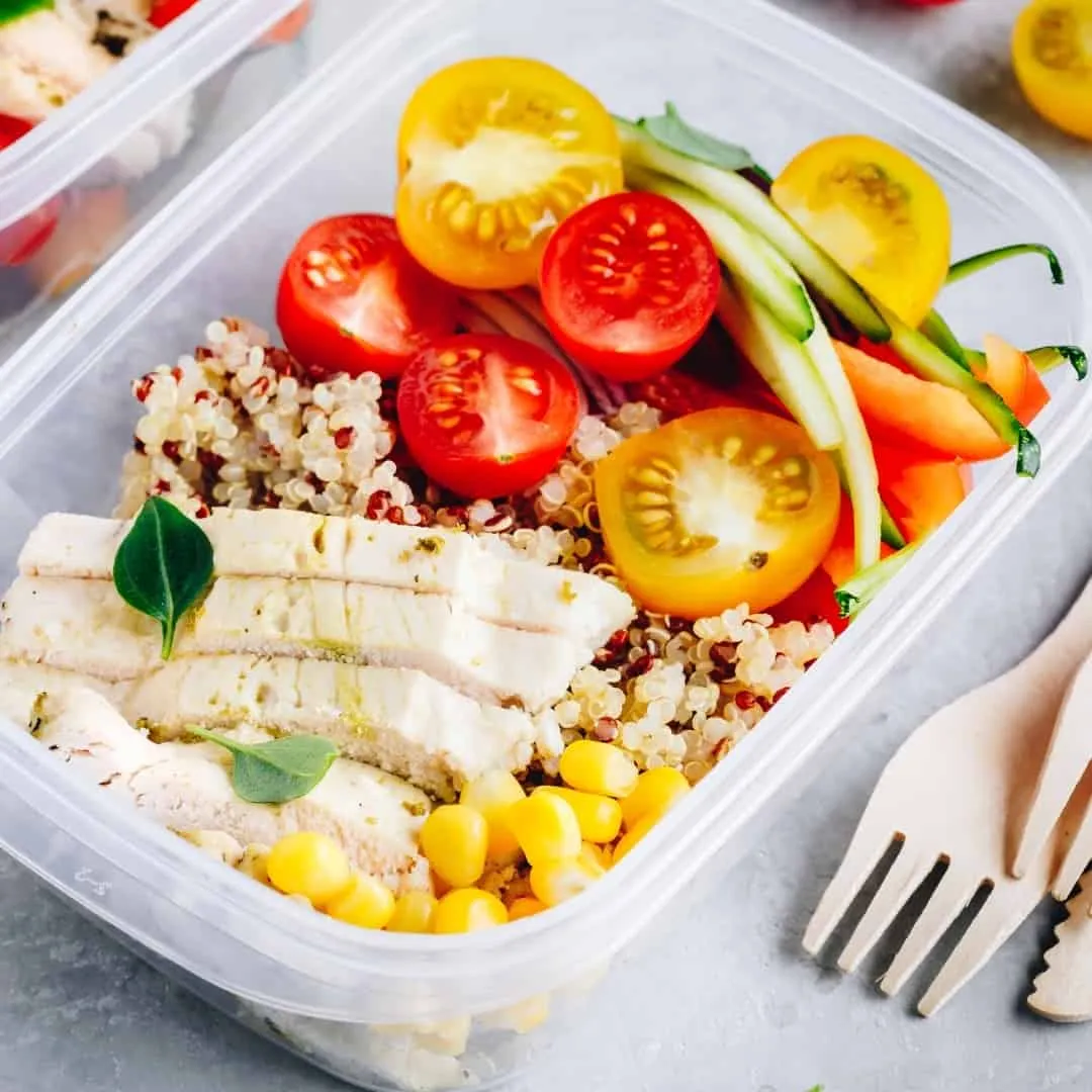 Family-sized meal containers for four people